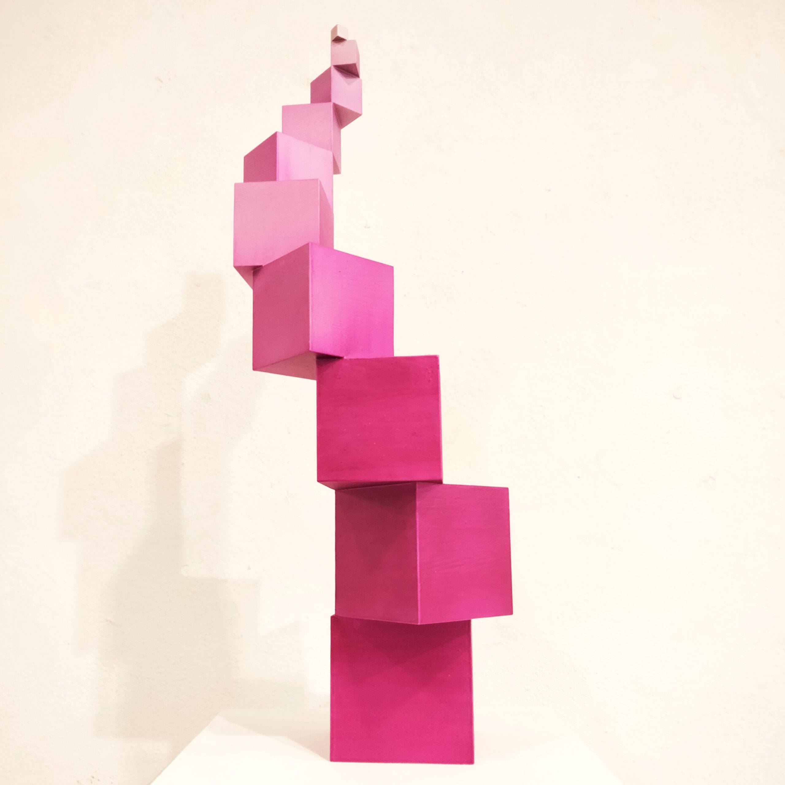 Torre Rosa a Rosa Claro, escultura de Pat Ferrer, 2024